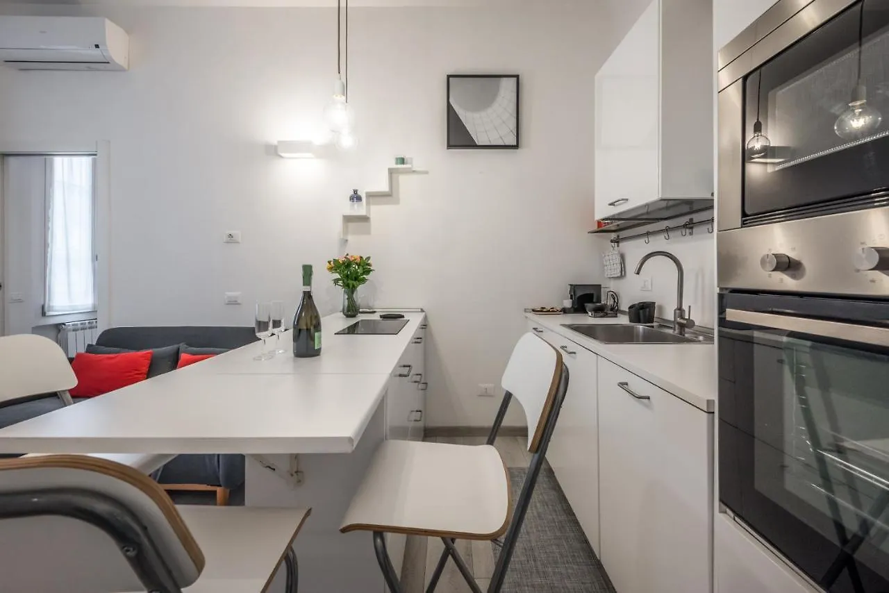 The Minimal Chic Home - Isola District Милан