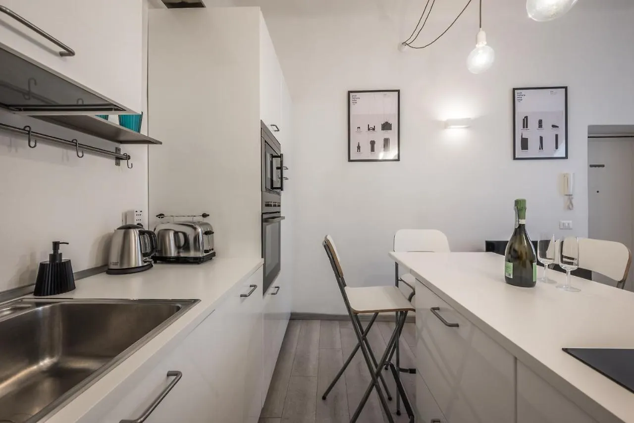The Minimal Chic Home - Isola District 밀라노 0*,  이탈리아